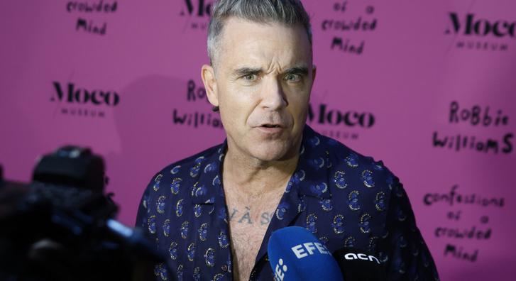 Előzetest kapott Robbie Williams életrajzi filmje, aminek egy majom a főszereplője