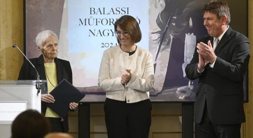 Gün Benderli Togay kapja a Balassi műfordítói nagydíjat