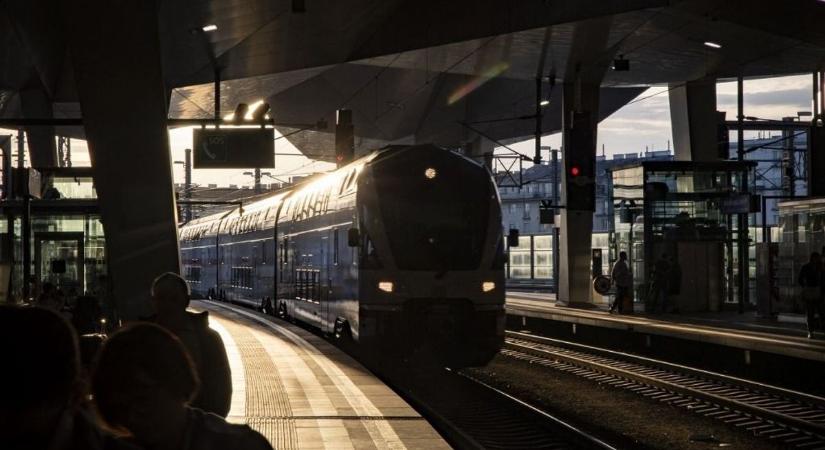 Bombariadó miatt lezártak több osztrák vasútállomást