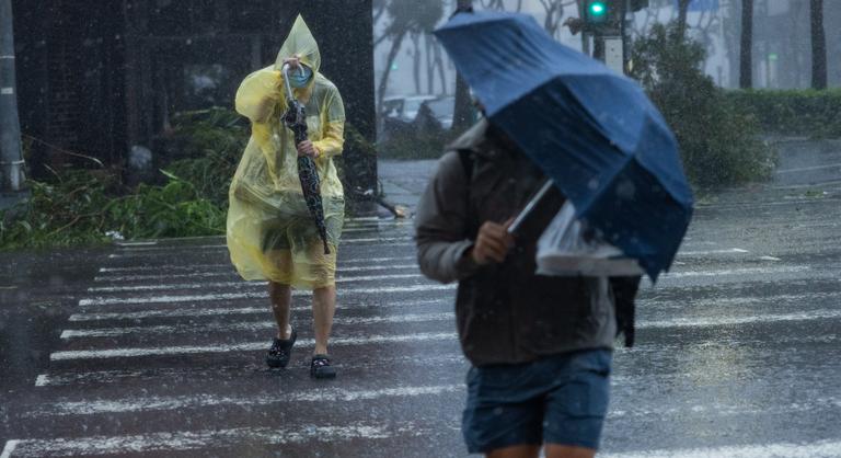 Lecsapott a szupertájfun Tajvanra, többen meghaltak