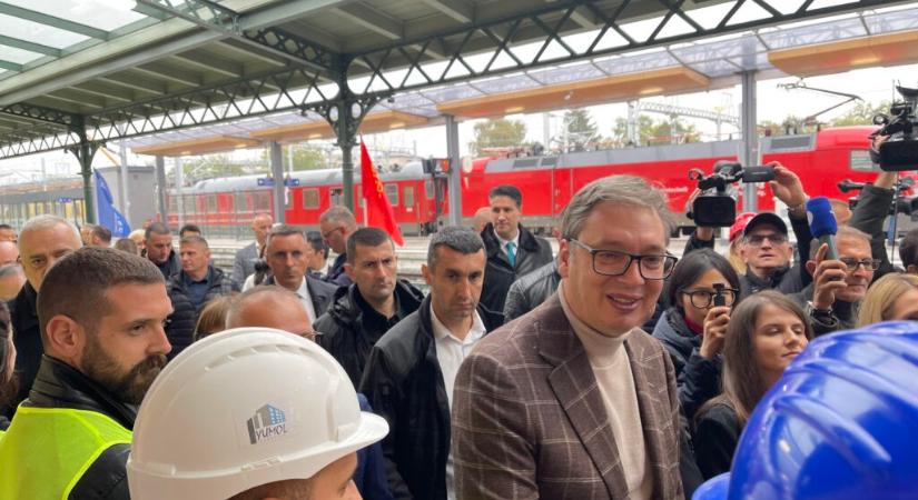 Vučić: Beszélek Pásztorral a sorkatonaságról, meglátjuk mit tehetünk