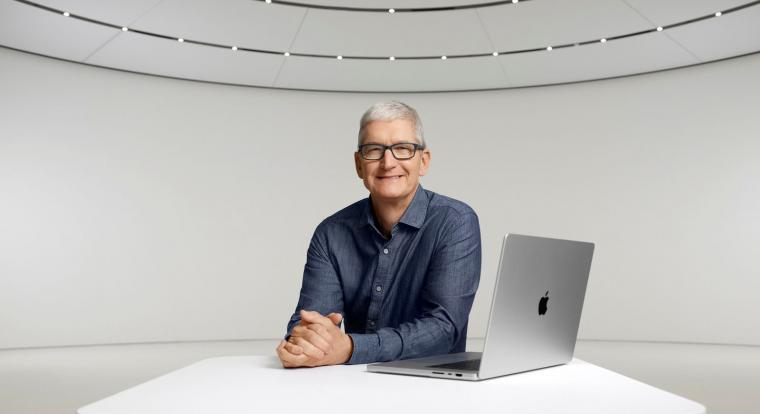 Tim Cook több mint 18 milliárd forint értékben adott el Apple-részvényeket