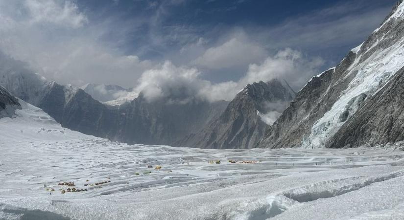 Miért emelkedik a Mount Everest?