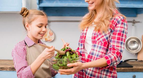 Trükkök, melyekkel elérhetjük, hogy gyermekeink megkedveljék az egészséges ételeket
