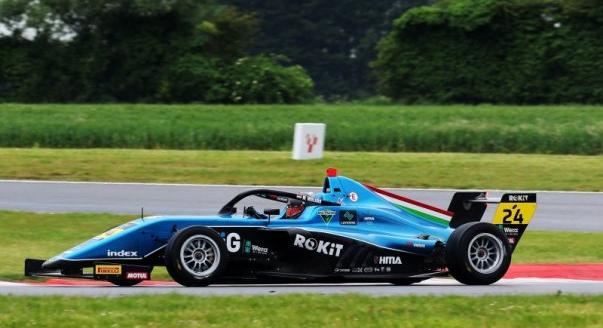 Molnár Martin az újoncok bajnoki címéért száll harcba a brit F4-ben