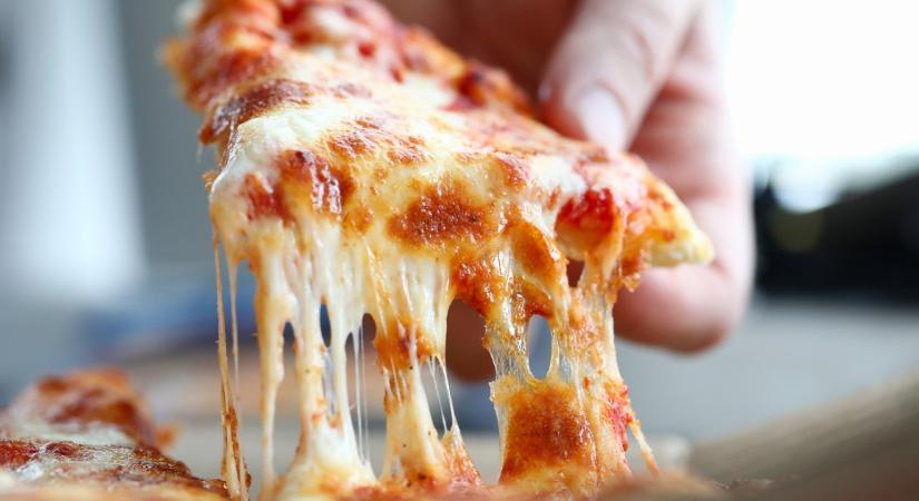 Ez a pizza jövője? A nyúlósra lágyuló sajtokat már tehenek nélkül is elő lehet állítani