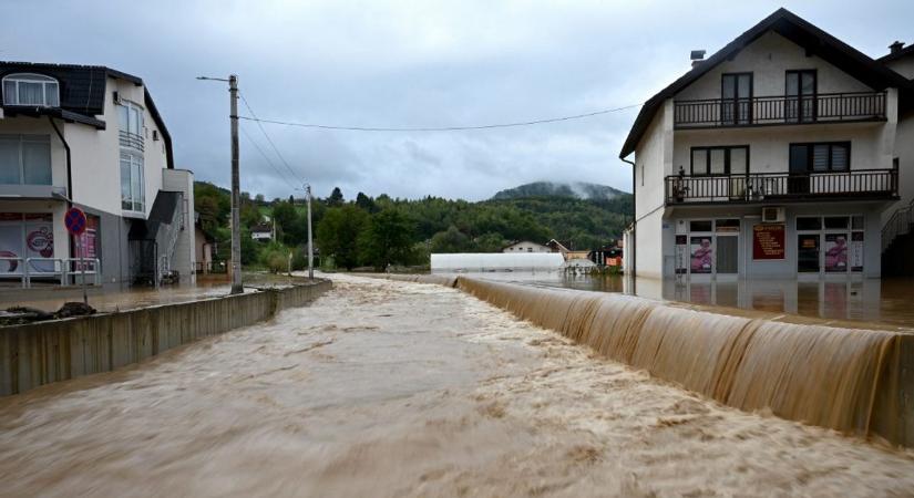 Drámai felvételeken a boszniai áradás