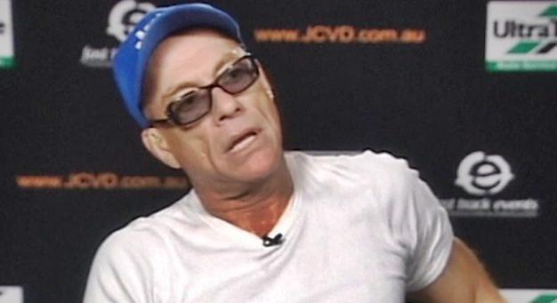 Botrány! Jean-Claude Van Damme durván kiborult, félbehagyta az interjút (Videó!)