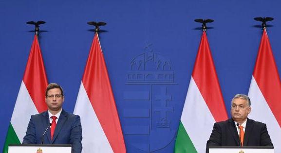 A lába nem érné a földet Gulyás Gergelynek, ha így válaszolna Orbán Viktornak