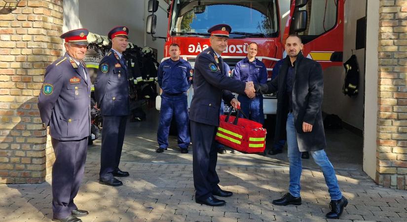 Baleseti táskával bővült a villányi tűzoltóság felszerelése