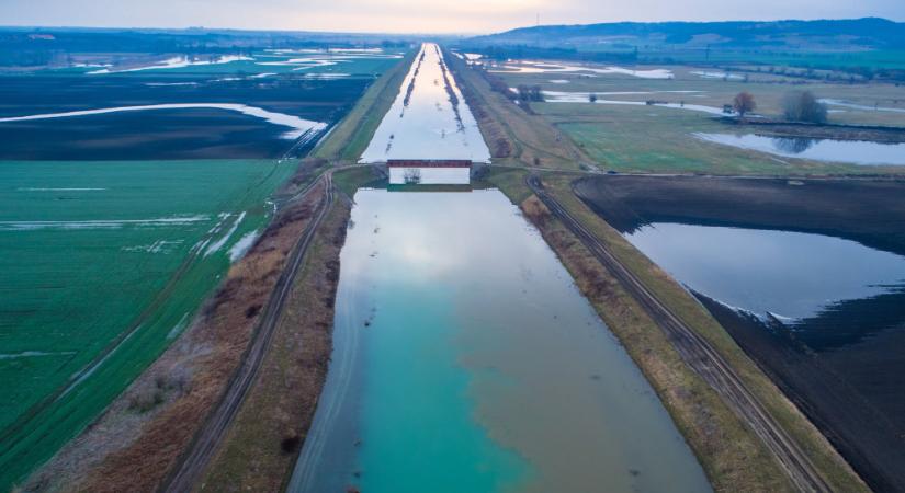 Pusztulnak a halak a Kaposon és a Sión, nagy a készültség, figyelmeztetést is kiadtak