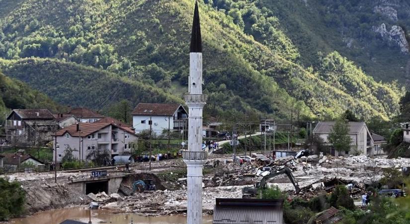 Az árvíz miatt elmaradnak a focimeccsek Boszniában egy bő héttel a magyar válogatott mérkőzése előtt