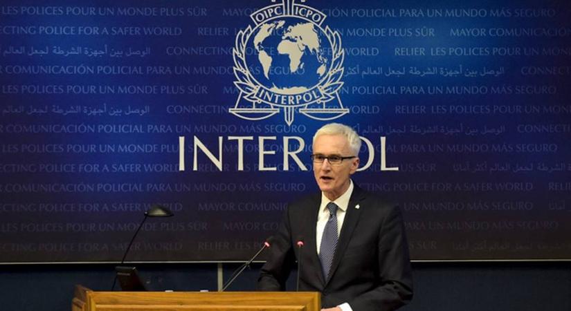 Interpol-főtitkár: Veszélyesen nő a nemzetközi bűnbandák befolyása