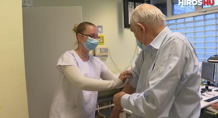 Sorra veszik fel az idősek a tüdőgyulladás elleni oltást - videóval