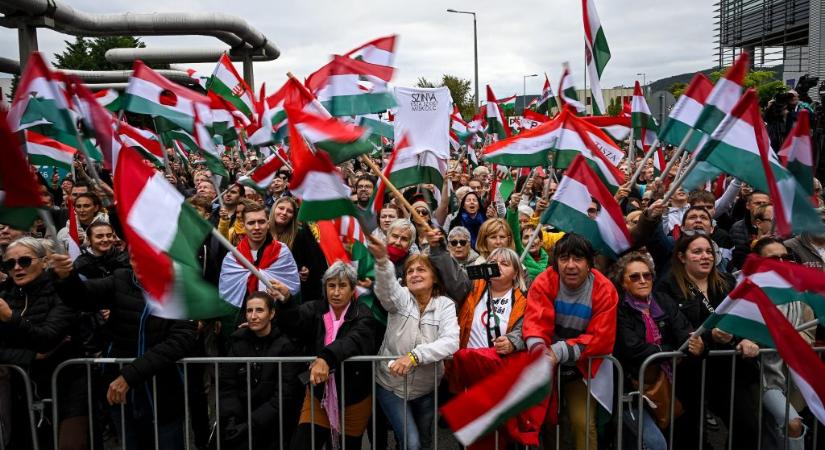 Énekléssel és élőlánccal zárult a műsort