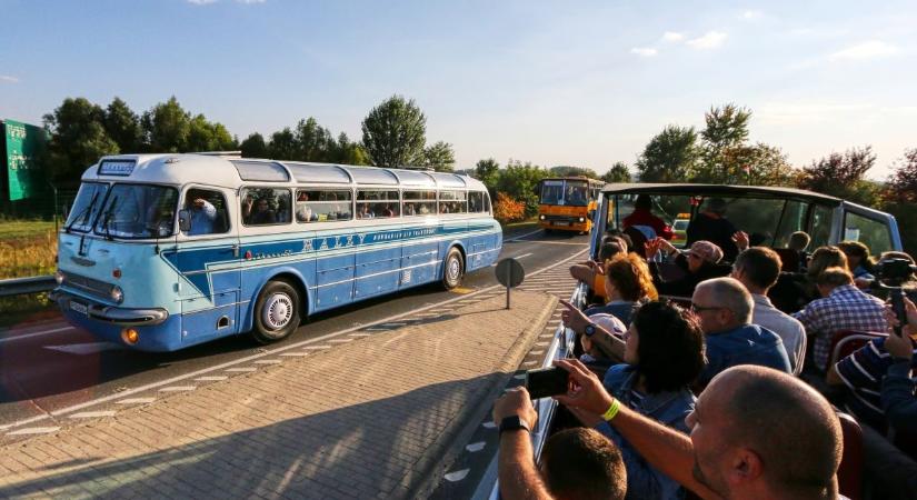 Gördülő Ikarus legendák az Aeroparkban