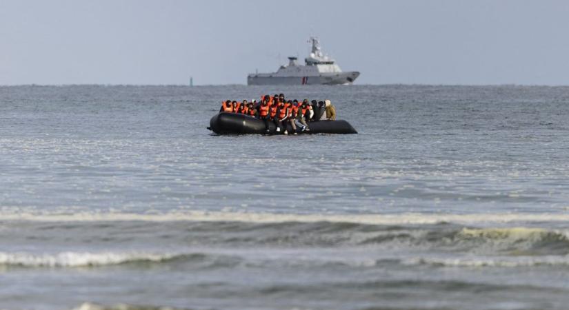 Egy kétéves gyermek is meghalt, amikor bevándorlók próbáltak meg átkelni a La Manche csatornán