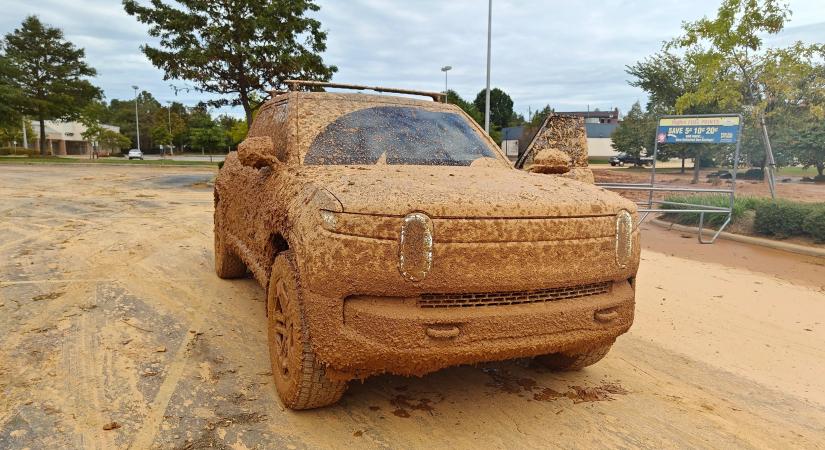 Hurrikán és árvíz? A Rivian túlélte!