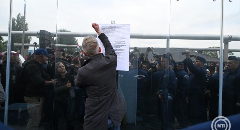 MTVA: a közmédia visszautasítja az erőszakos követeléseket