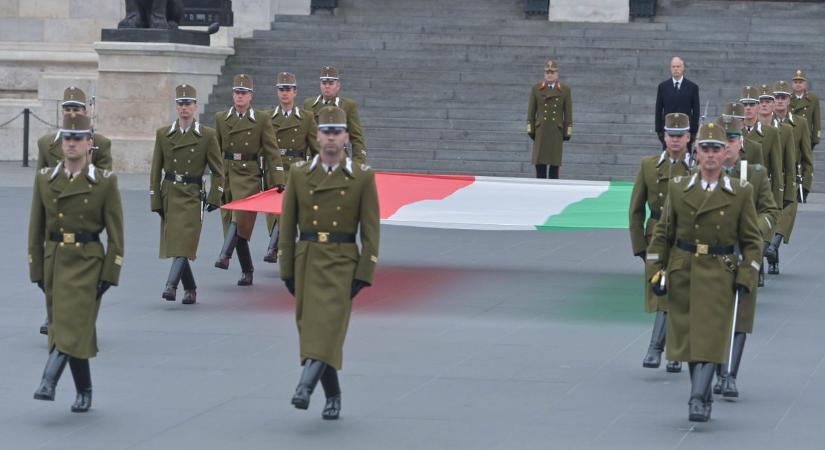 Tisztelet a hősöknek! Az aradi vértanúkra emlékezik az ország