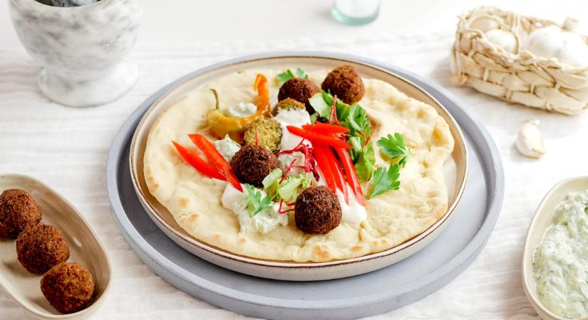 Annuskám: Gyors és egészséges: vöröslencsés falafel házi lepénykenyérrel