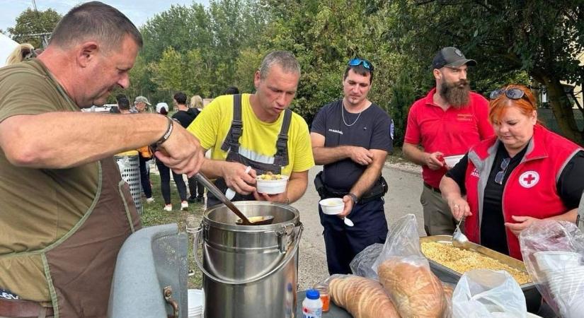 A Vöröskereszt dunaújvárosi csapata Kisapostagon segített