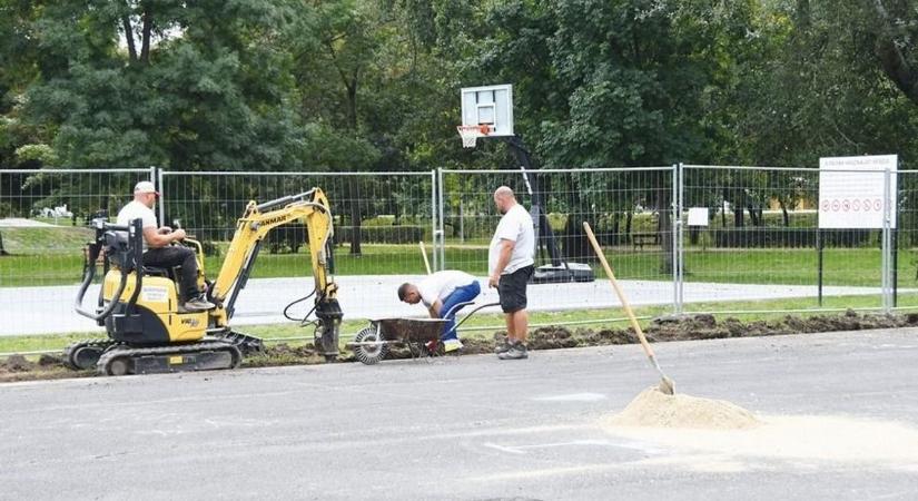 Megkezdődött a tiszaújvárosi ifipálya felújítása