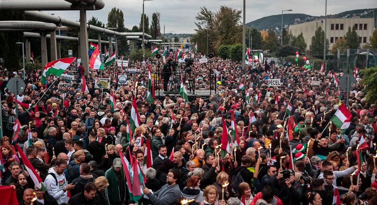 Az elemzők szerint a tegnapi tüntetés túl hosszú volt, és nem szerencsés Hitler-idézettel indítani