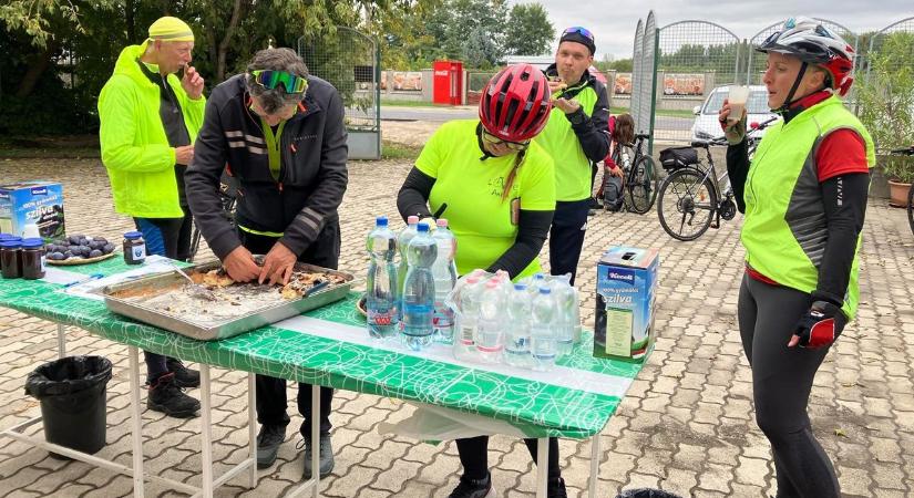 A szilva fogyasztását népszerűsítették a keceli biciklitúrával – galériával