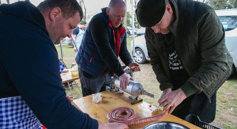 Hamarosan kiderül, ki csinálja legjobb kolbászt Tégláson