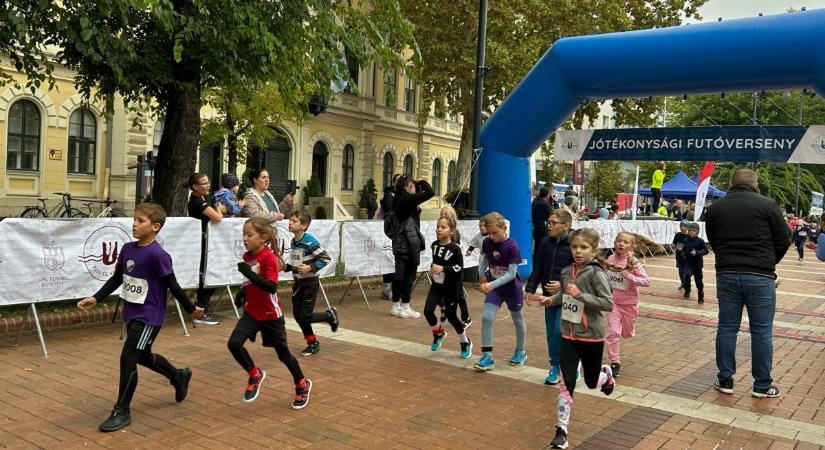 Fuss és Segíts! – Több százan mozogtak Békéscsabán a jó célért