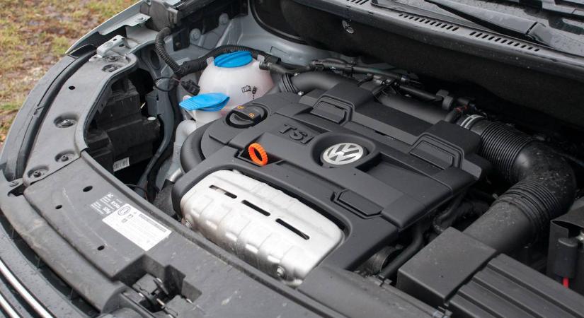 Indítás után hibalámpa, gyengeség, zörgés: lesújtott a Volkswagen-átok?