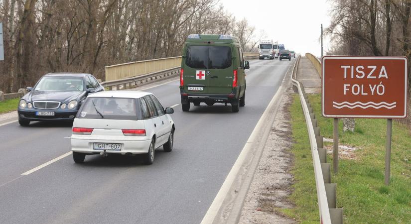 Kátyúzás az Algyői Tisza-hídon október 10-én