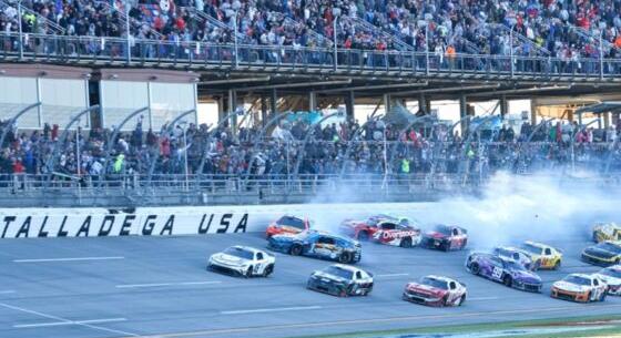 A NASCAR történetének legnagyobb balesete történt a Talladega Superspeedway-en