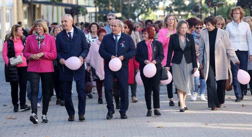 Rózsaszínben jelezték, fontos mellrákszűrésekre járni