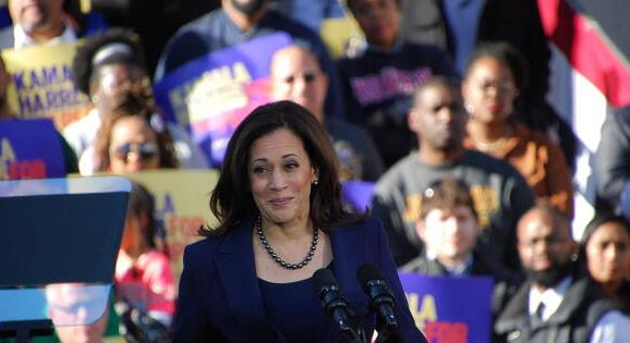 Kamala Harris sűrű hét előtt áll, de előtte még jól beszólt Trumpnak