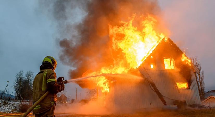 Idén már 171 lakás gyulladt ki Fejérben, egy ember meghalt