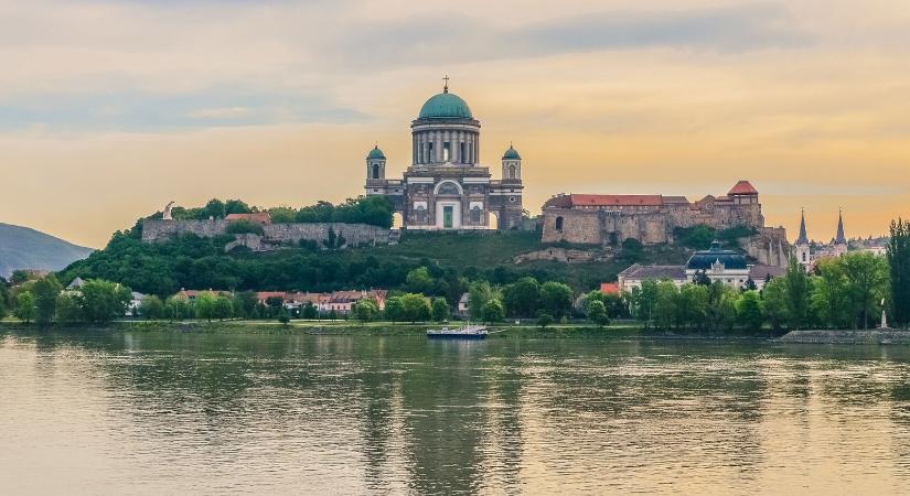 Furcsa dolog jelent meg az égen Esztergomban, azonnal vette a kamera