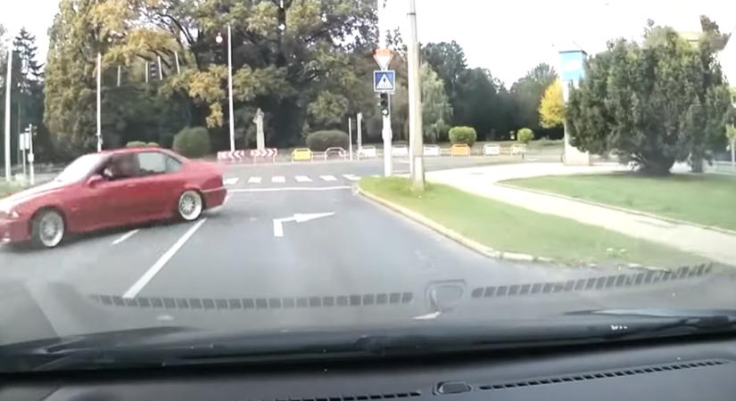 „A BMW kicsit besokallt” – videón, ahogy a német prémiumautó sofőrje elveszíti az uralmát a jármű felett