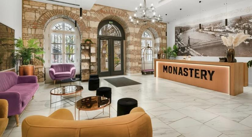 SZÁLLODÁK ÉJSZAKÁJA: Monastery Boutique Hotel – tematikus körbevezetés