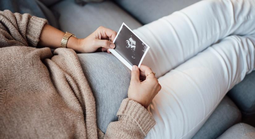 Gólyahír! Most jelentette be: babát vár a híres sorozatsztár