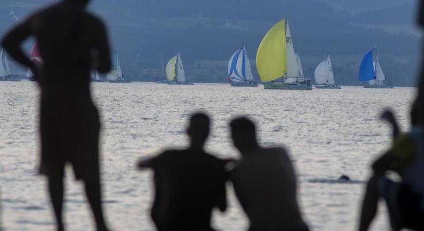 Eladja az állam Tihany utolsó part menti ingatlanját