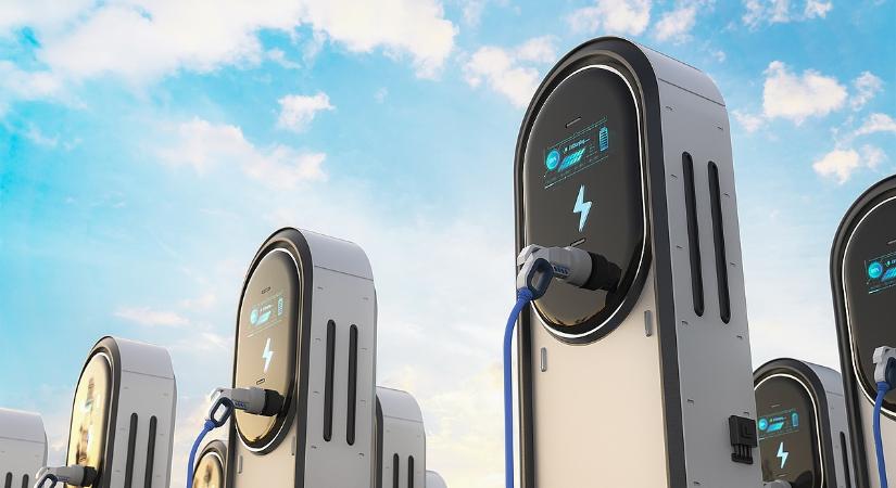 Több tízmilliárdos támogatást jelentett be a kormány, ezzel segítenék az elektromos autókat