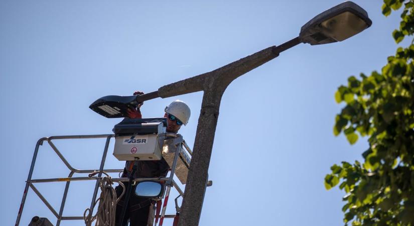 Nappal világít, este kikapcsol a közvilágítás Mezőcsokonyán