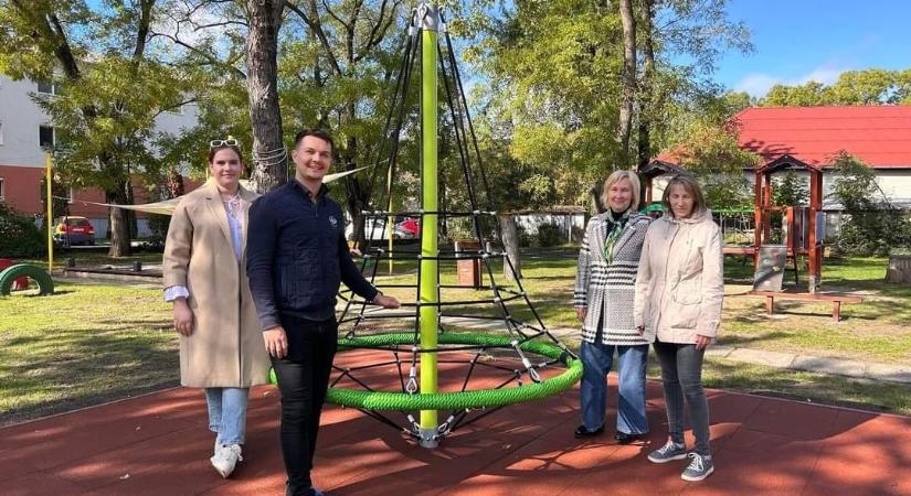 Bővült a Dorogi Hétszínvirág Óvoda játékparkja