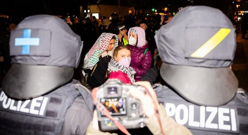 Égő barikádok és Greta Thunberg a Hamász által elkövetett mészárlás évfordulóján