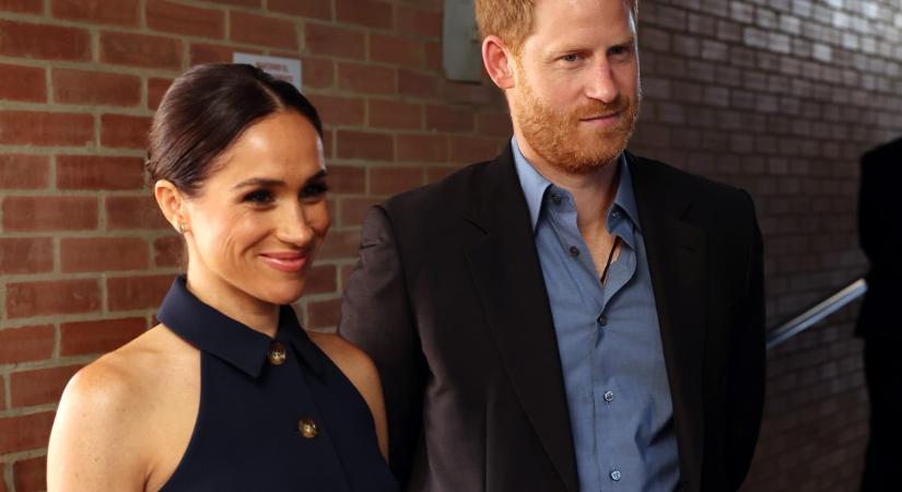 Tudtad? Meghan Markle ezért visel mindig „vállvillantós” szetteket