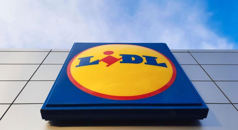 Félmeztelenül, a gyermekével rohant a Lidlbe egy sokkos édesanya segítségért