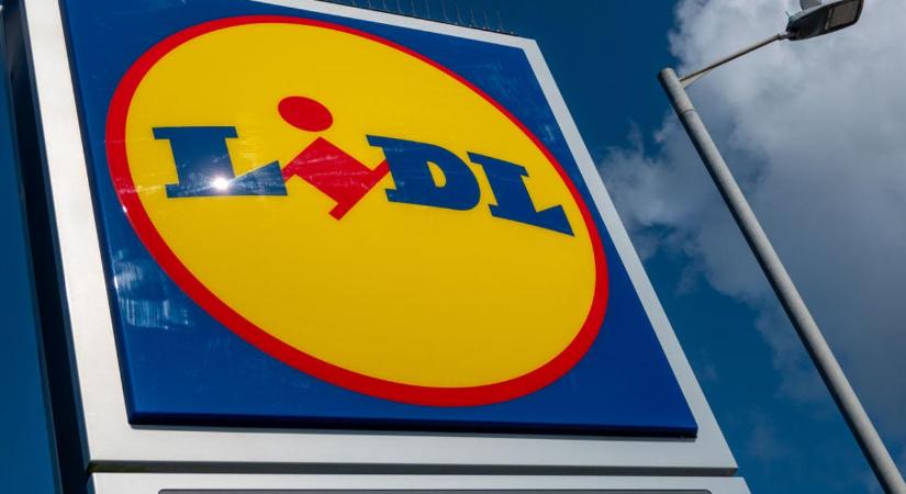 Gyerekével a karján, félmeztelenül menekült be egy Lidl-be