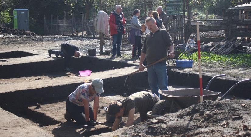 Ismét feltárták a római barakk és erőd maradványait Nagygomboson